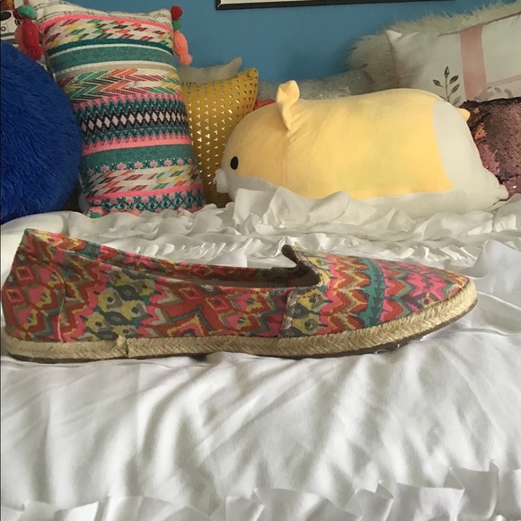 Payless American Eagle Fiesta Espadrille Flat Slid-On Shoe - Picture 2 of 5